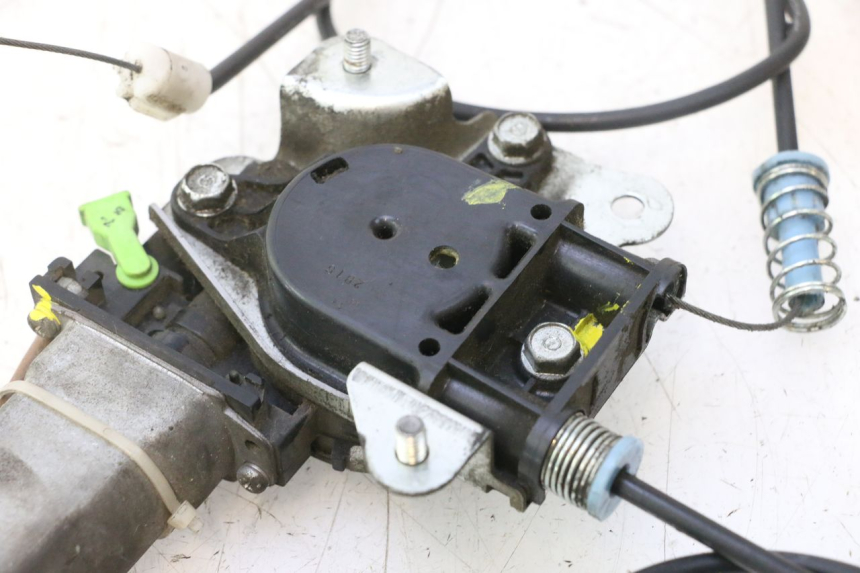 photo de BURBUJA MOTOR SUZUKI BURGMAN EXECUTIVE ABS 650 (2006 - 2012) - Primer plano técnico