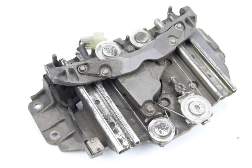 photo de MOTOR BURBUJA YAMAHA FJR ABS 1300 (2006 - 2012) - Detalles de los puntos de fijación