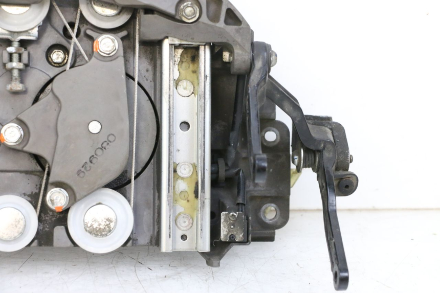 photo de MOTOR BURBUJA YAMAHA FJR ABS 1300 (2006 - 2012) - Detalle de la pieza