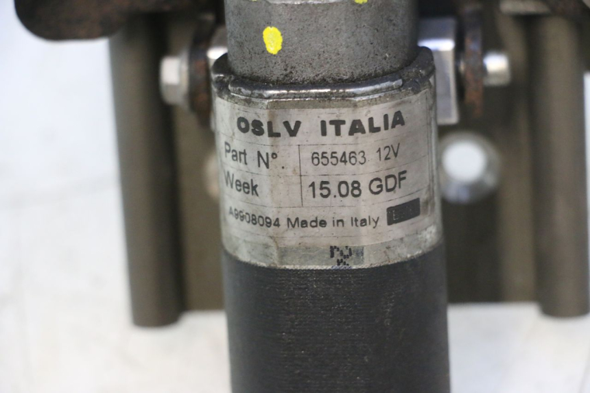 photo de MOTOR BURBUJA GILERA GP 800 (2007 - 2013) - Detalles de los puntos de fijación