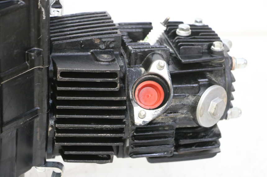 photo de MOTOR LONCIN DIRT BIKE 125 - Detalles de los puntos de fijación