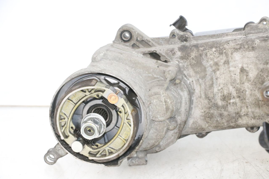 photo de MOTOR PEUGEOT DJANGO 4T 50 (2014 - 2019) - Zoom sobre los componentes