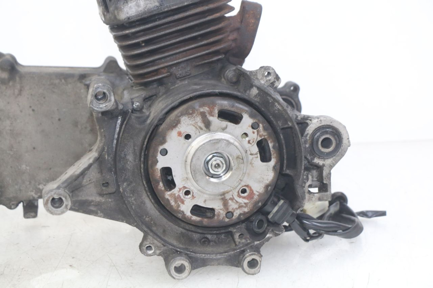 photo de MOTOR PEUGEOT ELYSTAR 50 (2002 - 2014) - Detalles de los puntos de fijación