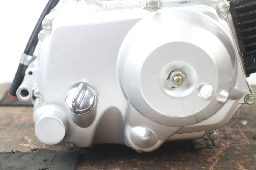 photo de MOTOR CHINESE QUAD ENFANT ATV PUMA 50 - Zoom sobre los componentes