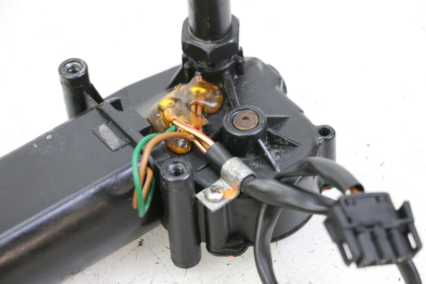 photo de MOTOR LIMPIAPARABRISAS BMW C1 125 (2000 - 2003) - Primer plano técnico