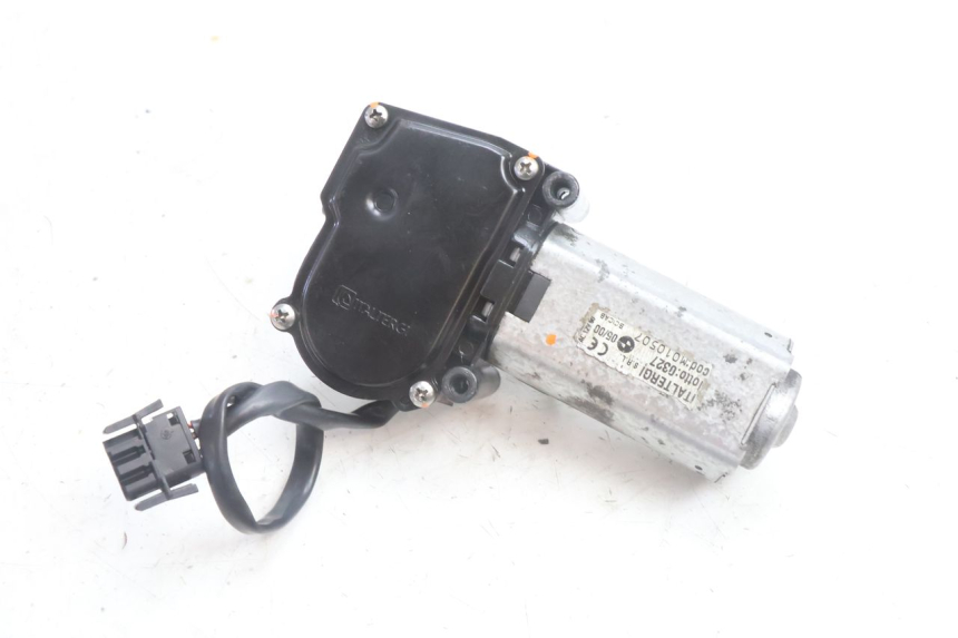 photo de MOTOR LIMPIAPARABRISAS BMW C1 125 (2000 - 2003) - Primer plano técnico