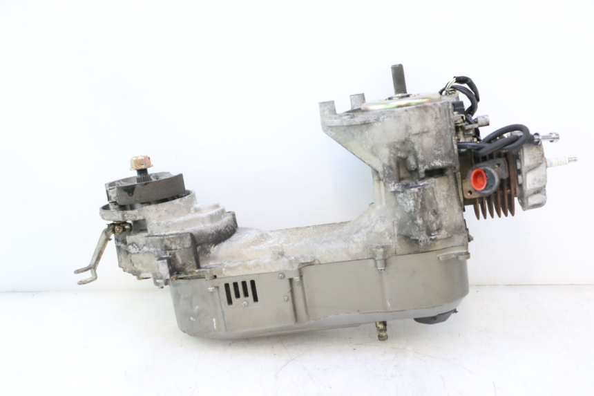 photo de MOTOR KEEWAY F-ACT NAKED 50 (2009 - 2014) - Detalles de los puntos de fijación