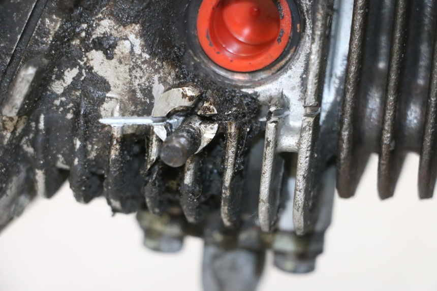 photo de MOTOR PIAGGIO FLY 4T 50 (2013 - 2017) - Estado de la superficie y material