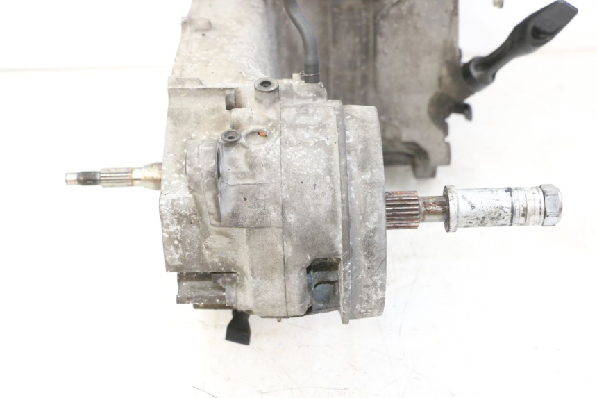 photo de MOTOR HONDA FORZA 125 (2021 - 2025) - Detalles de los puntos de fijación