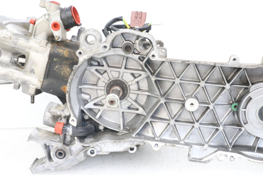 photo de MOTOR PEUGEOT GEOPOLIS RS 125 (2007 - 2009) - Enfoque en la estructura