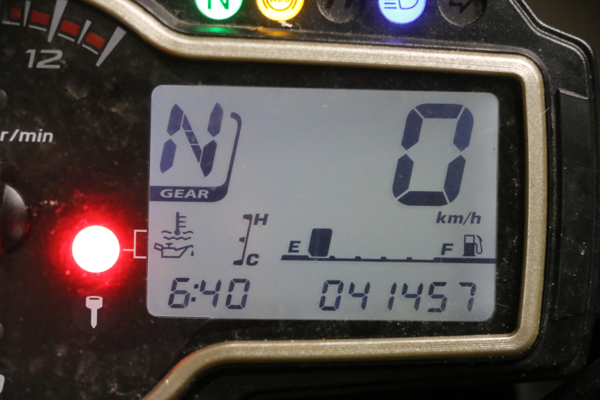 photo de MOTOR SUZUKI GSR 750 (2011 - 2017) - Primer plano técnico