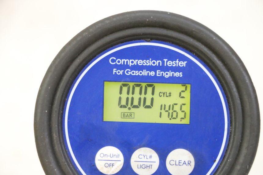 photo de MOTOR SUZUKI GSR 750 (2011 - 2017) - Detalles de los puntos de fijación