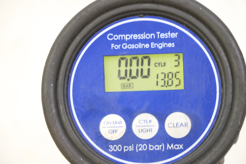 photo de MOTOR SUZUKI GSR 750 (2011 - 2017) - Estado de la superficie y material