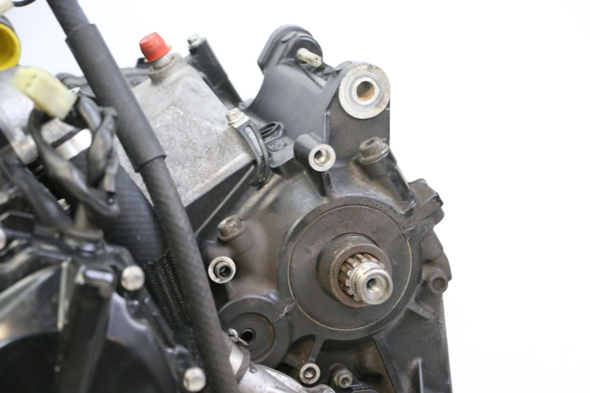 photo de MOTOR SUZUKI GSR 750 (2011 - 2017) - Detalles de los puntos de fijación