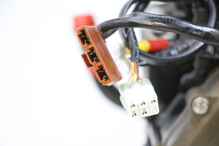 photo de MOTOR HUSQVARNA SVARTPILEN 401 (2018 - 2023) - Estado de la superficie y material