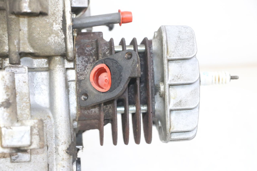 photo de MOTOR YAMAHA JOG R 50 (2004 - 2014) - Detalles de los puntos de fijación