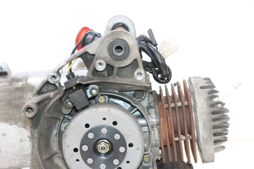 photo de MOTOR PEUGEOT KISBEE 2T 50 (2010 - 2017) - Enfoque en la estructura