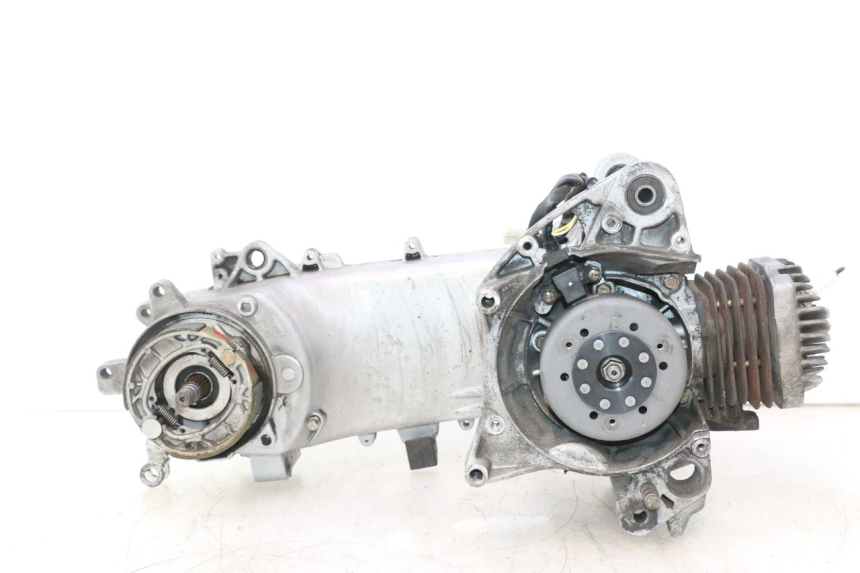 photo de MOTOR PEUGEOT KISBEE 2T 50 (2010 - 2017) - Zoom sobre los componentes