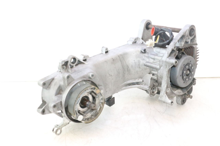 photo de MOTOR PEUGEOT KISBEE 2T 50 (2010 - 2017) - Enfoque en la estructura