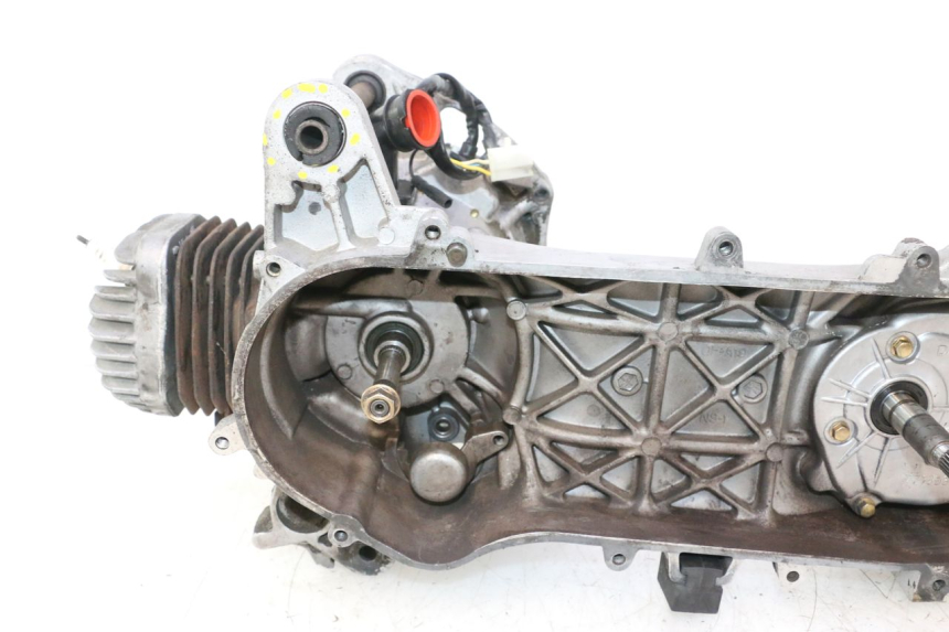 photo de MOTOR PEUGEOT KISBEE 2T 50 (2010 - 2017) - Detalles de los puntos de fijación