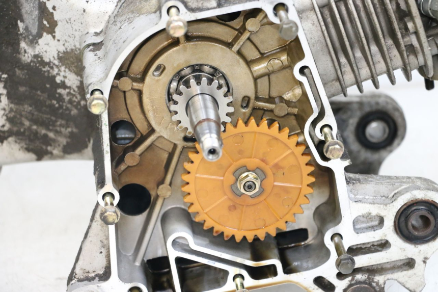 photo de MOTOR PEUGEOT KISBEE 4T 50 (2010 - 2017) - Detalles de los puntos de fijación