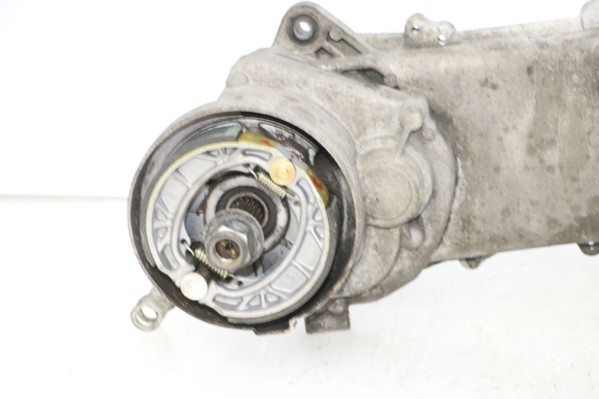 photo de MOTOR PEUGEOT KISBEE 4T 50 (2018 - 2022) - Enfoque en la estructura