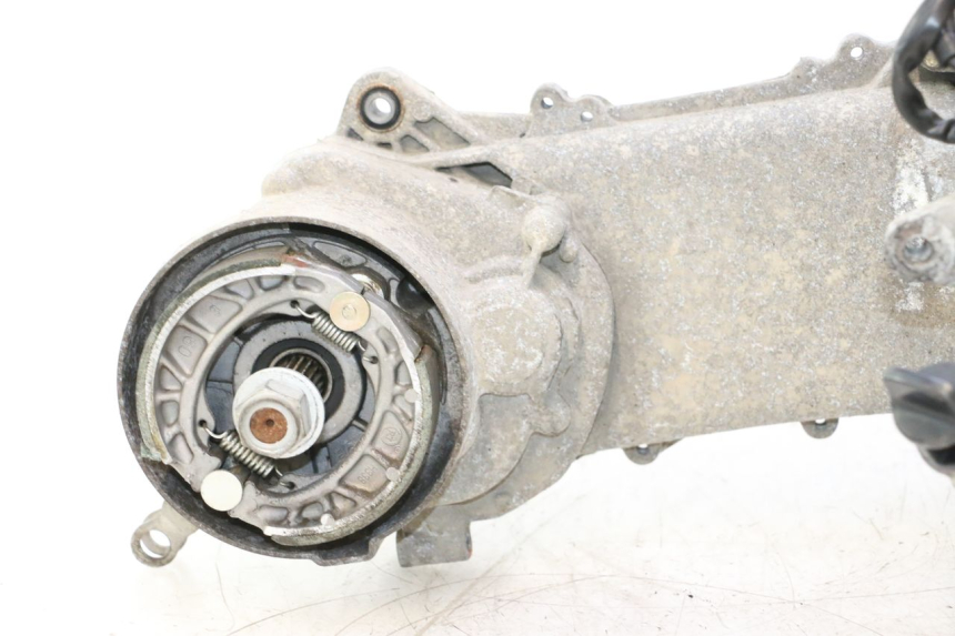 photo de MOTOR PEUGEOT KISBEE 4T 50 (2010 - 2017) - Zoom sobre los componentes