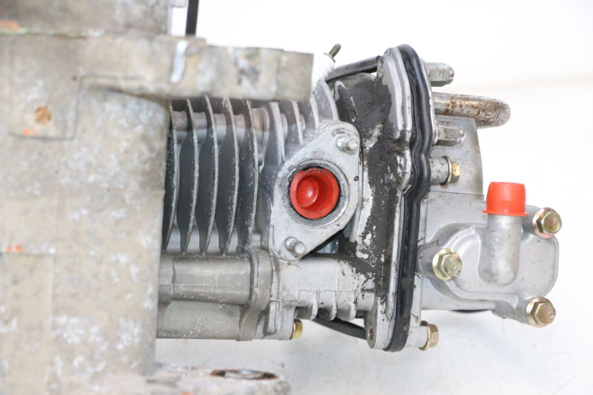 photo de MOTOR PEUGEOT KISBEE 4T 50 (2010 - 2017) - Estado de la superficie y material