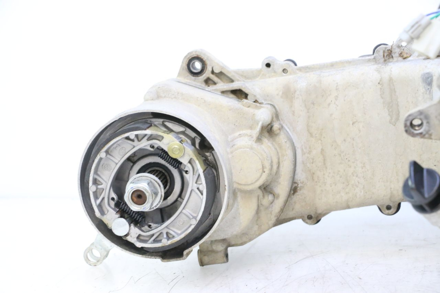 photo de MOTOR PEUGEOT KISBEE 4T 50 (2018 - 2022) - Enfoque en la estructura