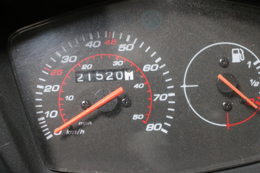photo de MOTOR PEUGEOT KISBEE 4T 50 (2023 - 2026) - Zoom estado de uso