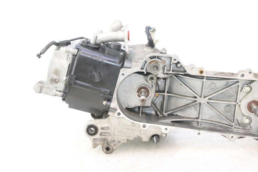 photo de MOTOR PEUGEOT KISBEE 4T 50 (2023 - 2026) - Primer plano técnico