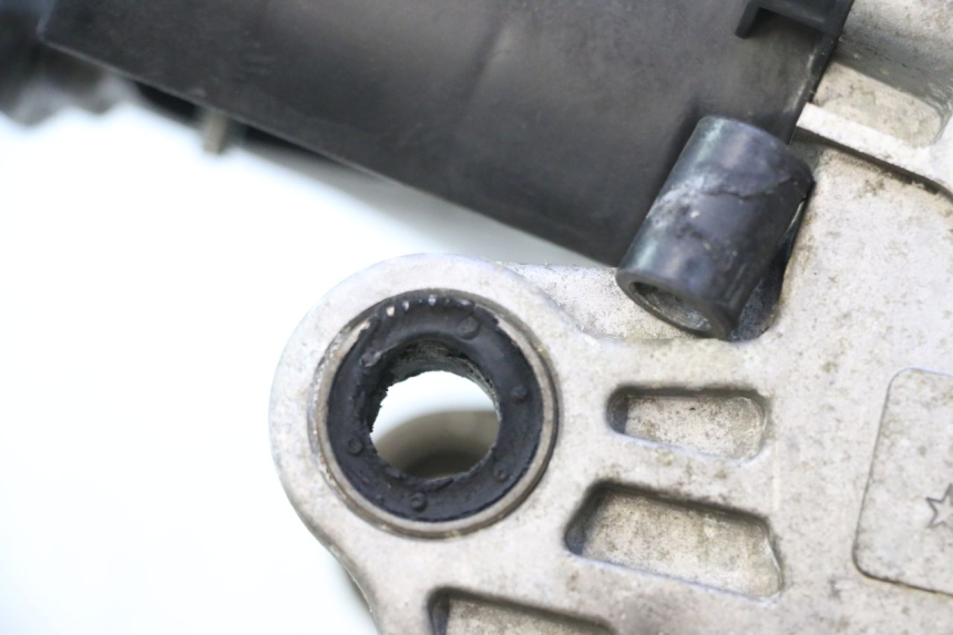 photo de MOTOR PEUGEOT KISBEE 4T 50 (2023 - 2026) - Detalles de los puntos de fijación
