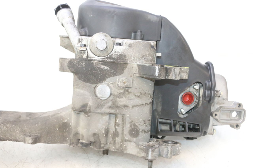 photo de MOTOR PEUGEOT KISBEE 4T 50 (2023 - 2026) - Detalles de los puntos de fijación