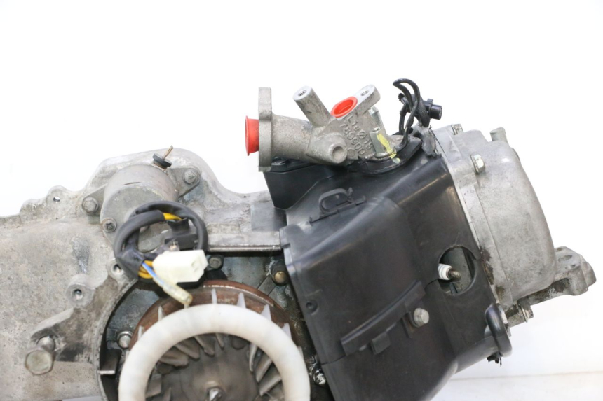 photo de MOTOR PEUGEOT KISBEE 4T 50 (2018 - 2022) - Detalles de los puntos de fijación