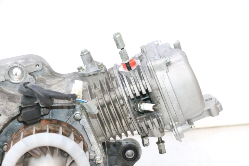 photo de MOTOR PEUGEOT KISBEE 4T 50 (2018 - 2022) - Detalles de los puntos de fijación