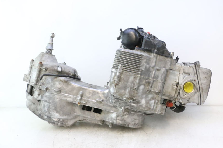 photo de MOTOR PIAGGIO MP3 HPE 530 (2022 - 2026) - Estado de la superficie y material
