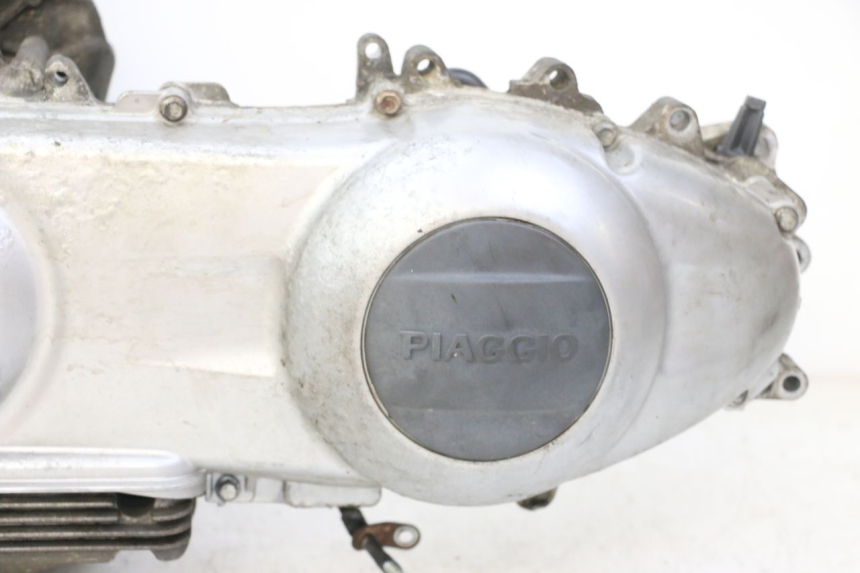 photo de MOTOR PIAGGIO MP3 RL 250 (2006 - 2010) - Estado de la superficie y material
