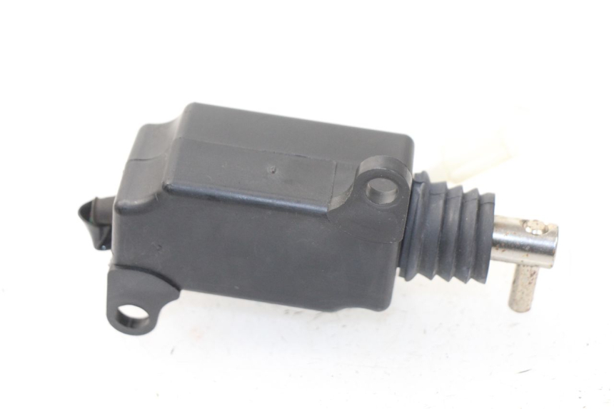 photo de MOTOR APERTURA BAÚL SYM FIDDLE 3 III 125 (2014 - 2020) - Zoom estado de uso