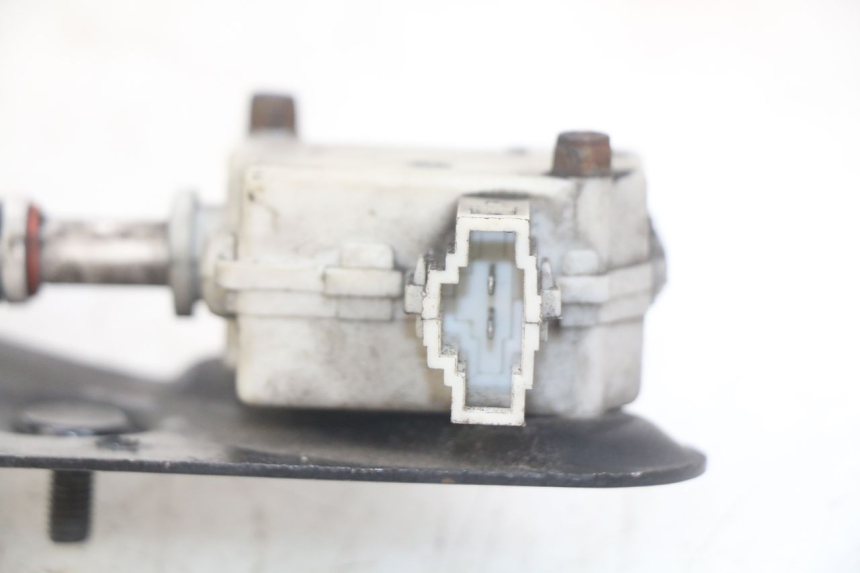 photo de MOTOR APERTURA BAÚL GILERA GP 800 (2007 - 2013) - Zoom estado de uso