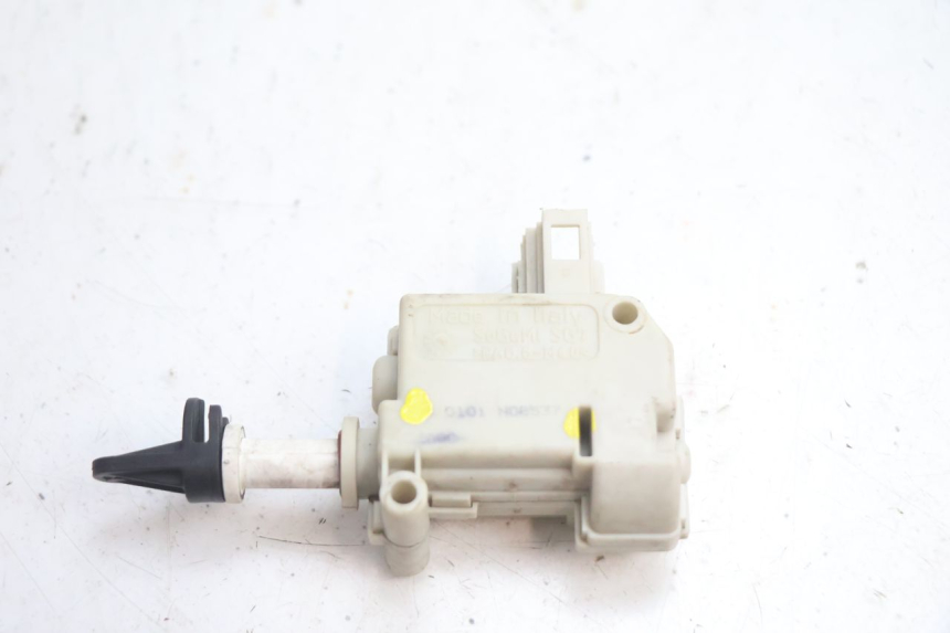 photo de MOTOR APERTURA BAÚL GILERA GP 800 (2007 - 2013) - Vista principal