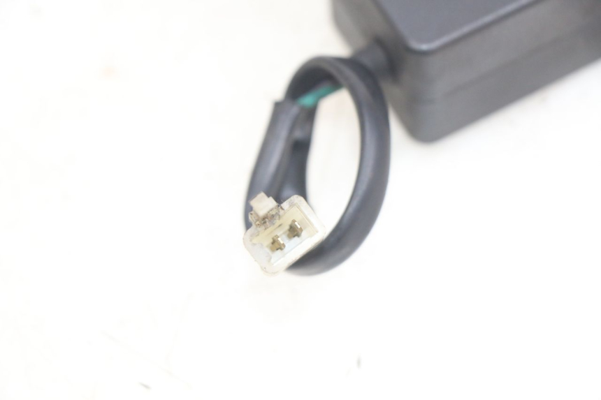 photo de MOTOR APERTURA BAÚL SYM GTS EFI 125 (2012 - 2016) - Detalle de la pieza