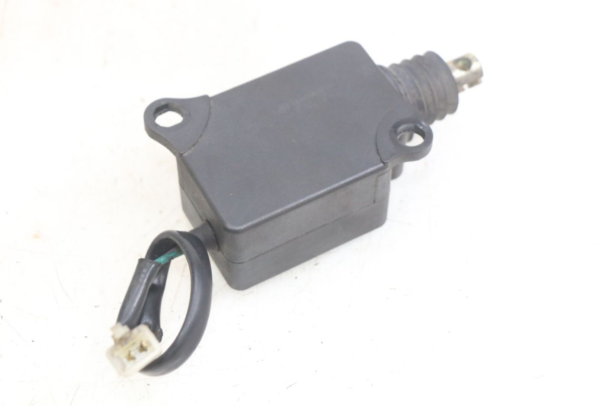 photo de MOTOR APERTURA BAÚL SYM GTS EFI 125 (2012 - 2016) - Zoom estado de uso