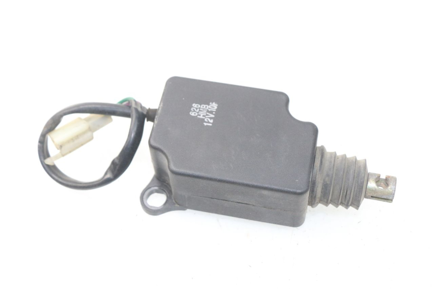 photo de CIERRE ASIENTO MOTOR SYM GTS EVO 125 (2009 - 2013) - Otra perspectiva