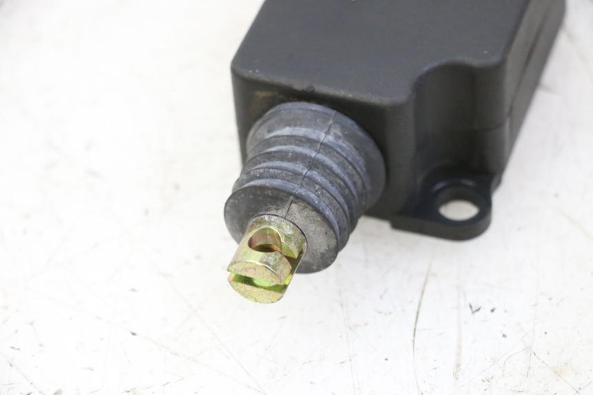 photo de CIERRE ASIENTO MOTOR SYM JOYMAX 125 (2010 - 2017) - Zoom estado de uso