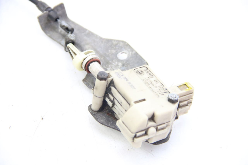 photo de MOTOR APERTURA BAÚL PIAGGIO LIBERTY IGET 4T 50 (2015 - 2020) - Primer plano técnico