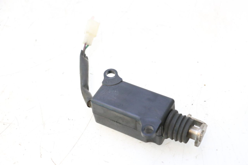 photo de CIERRE ASIENTO MOTOR SYM MIO 50 (2005 - 2010) - Primer plano técnico