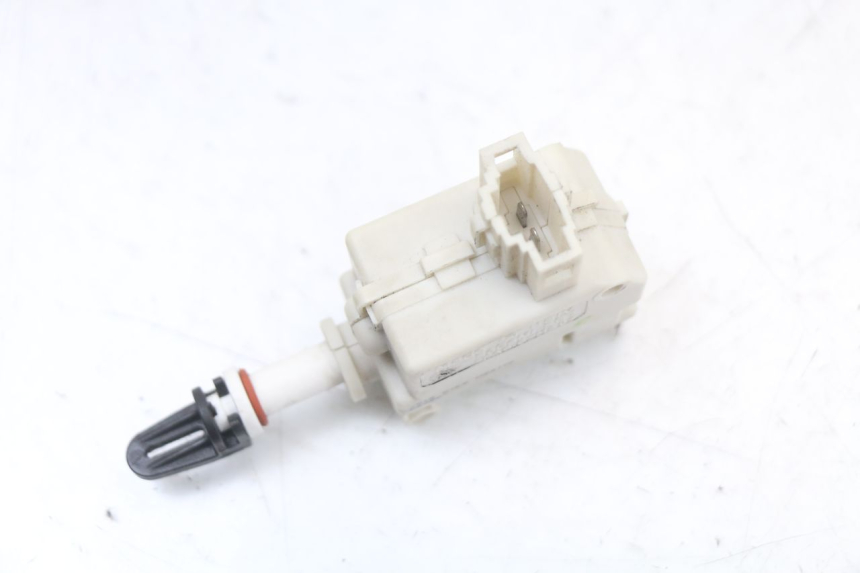 photo de CIERRE ASIENTO MOTOR PIAGGIO MP3 HPE 350 (2018 - 2020) - Detalle de la pieza