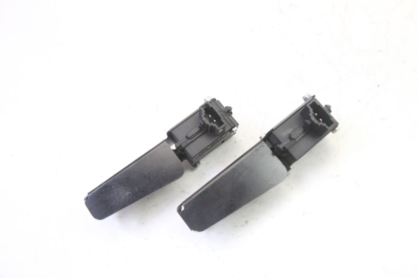 photo de CIERRE ASIENTO MOTOR PIAGGIO MP3 HPE 310 (2024 - 2025) - Primer plano técnico