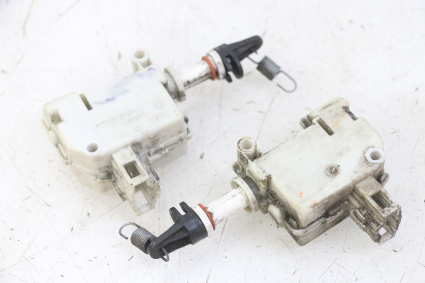 photo de MOTOR APERTURA BAÚL PIAGGIO MP3 LT 300 (2010 - 2016) - Vista principal