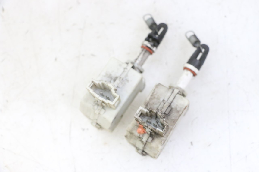 photo de MOTOR APERTURA BAÚL PIAGGIO MP3 LT 300 (2010 - 2016) - Primer plano técnico